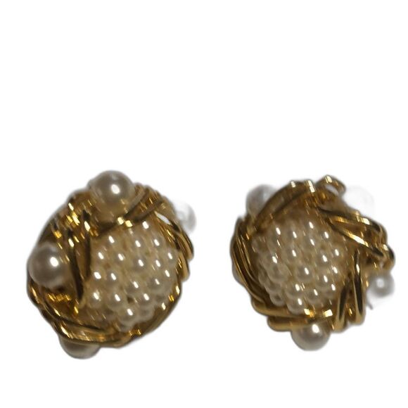 Vintage Gold Tone Faux Pearl‎ Clip On Earrings - Picture 1 of 6